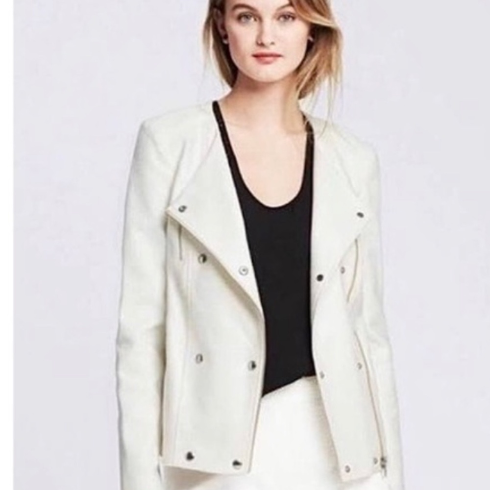 Banana Republic White Tweed Moto Blazer – Size 2 ✨